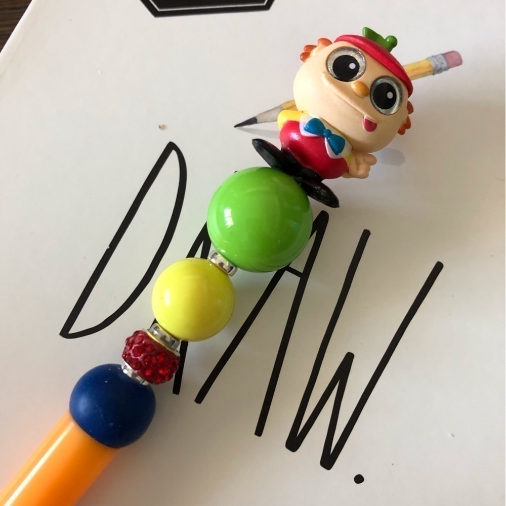 Disney Doorables: Alice in Wonderland: Tweedledum handmade beaded pen